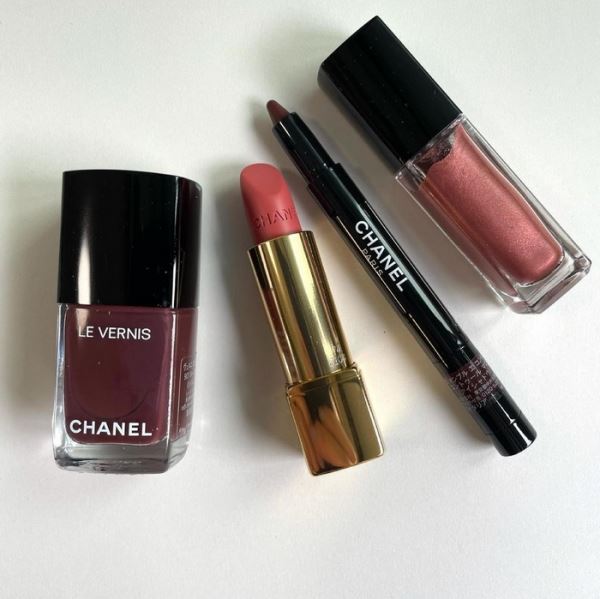 Осенняя коллекция макияжа Chanel Makeup Collection Fall Winter 2021: первая информация и свотчи