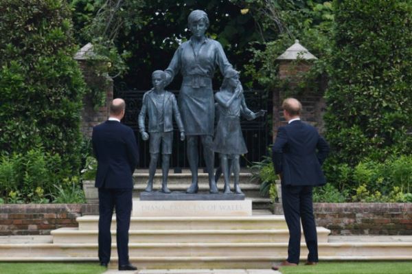 Похожа на премьер-министра: британцев возмутил памятник принцессе Диане