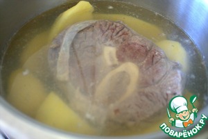 Щавелевый холодный суп с говядиной (Auksta skabenu zupa)