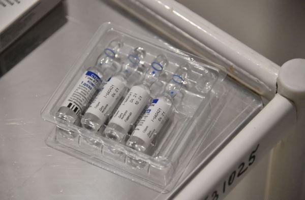 "Вакцина в их понимании — ядовитая субстанция": медик об антипрививочниках